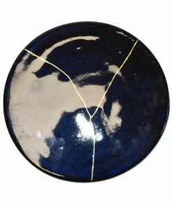 Assiette bleue et kintsugi