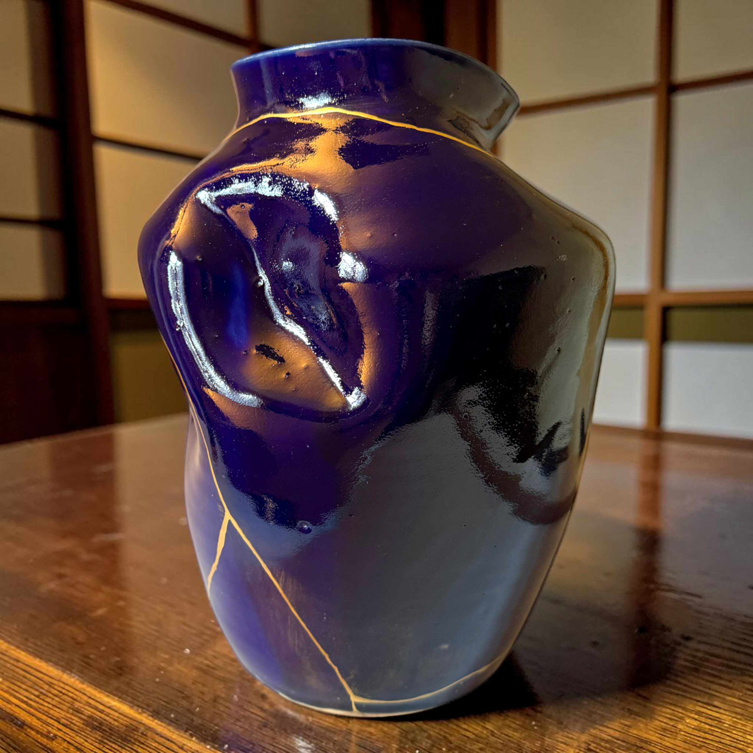 vase bleu kintsugi 1 | Kintsugi by Myriam GREFF
