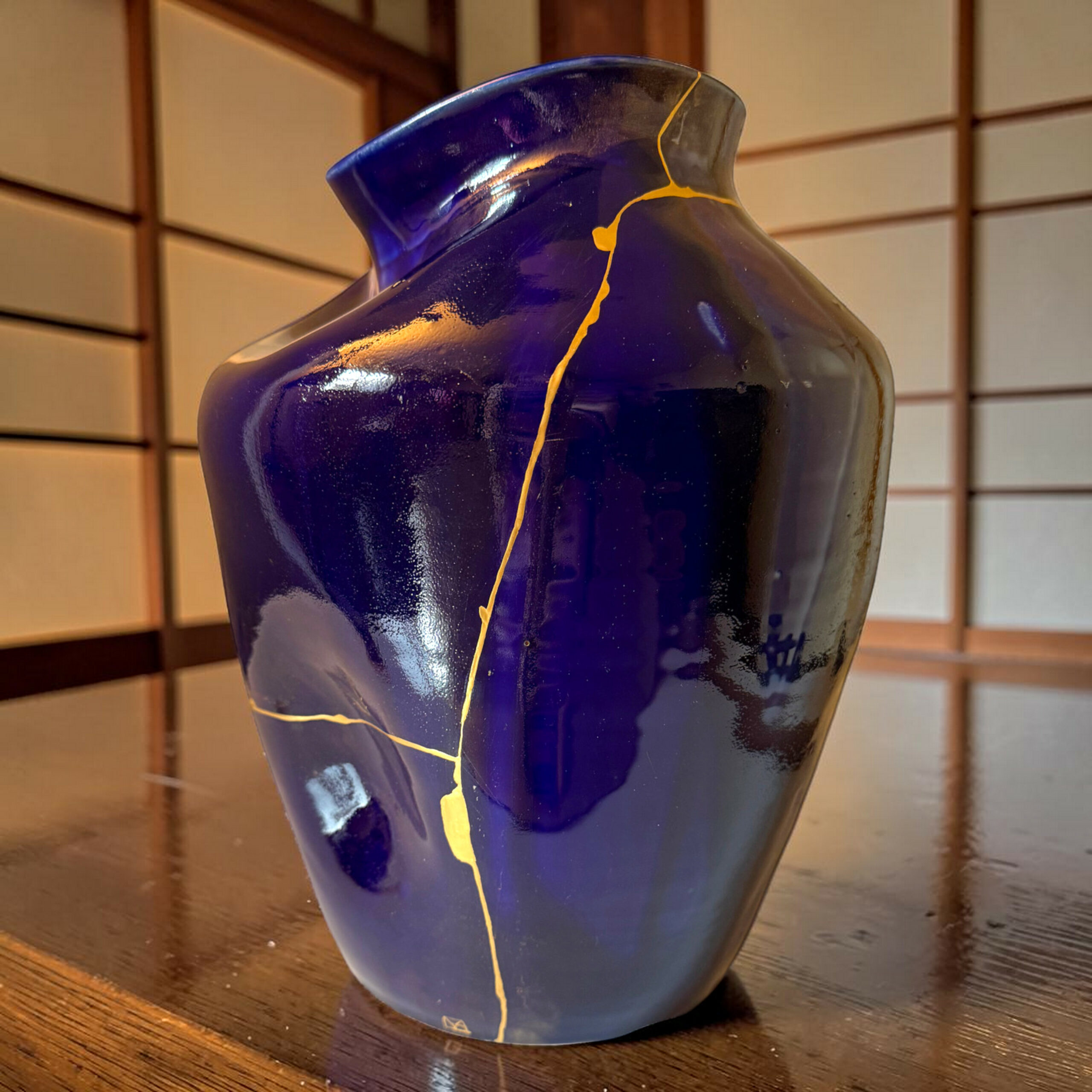 vase bleu kintsugi 3 | Kintsugi by Myriam GREFF