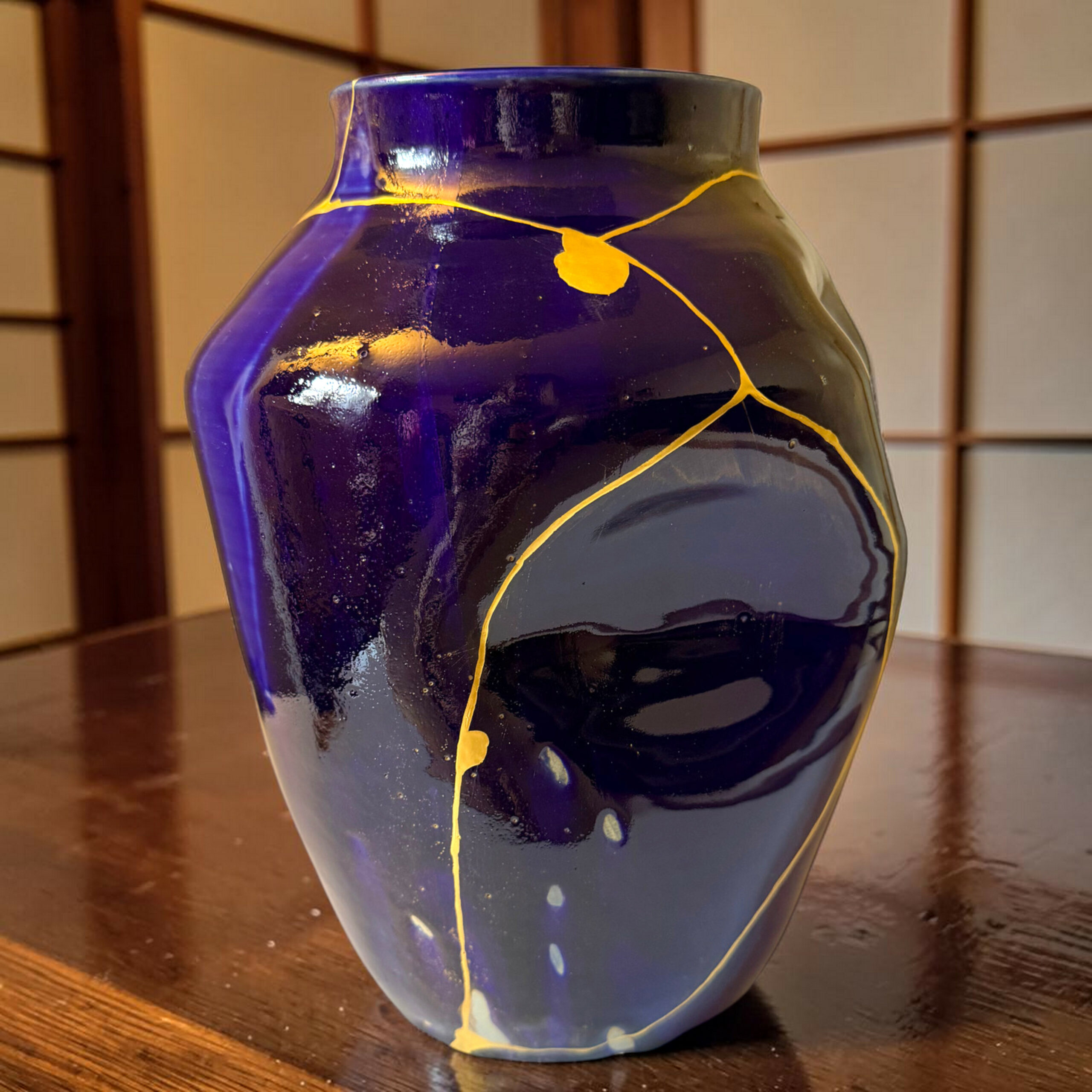 vase bleu kintsugi 4 | Kintsugi by Myriam GREFF