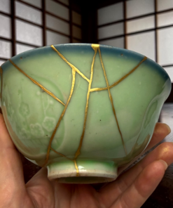 Bol japonais ancien aux trois médaillons restauré au kintsugi – Or 24 carats