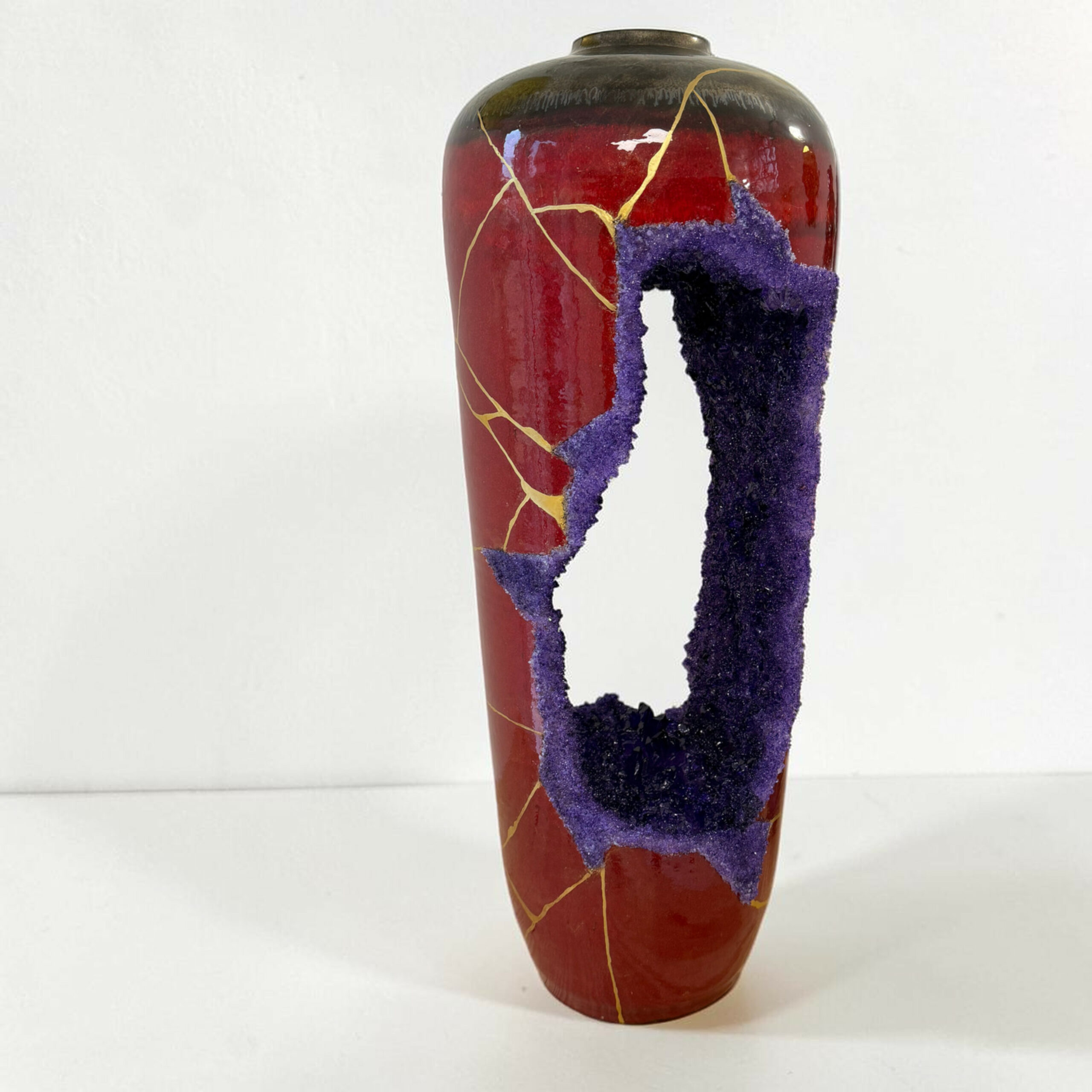 IMG_3234-Photoroom | Kintsugi by Myriam GREFF Ceramic red vase with purple textured glaze peeling in a wavy stripe, accented by fine gold lines against a white background