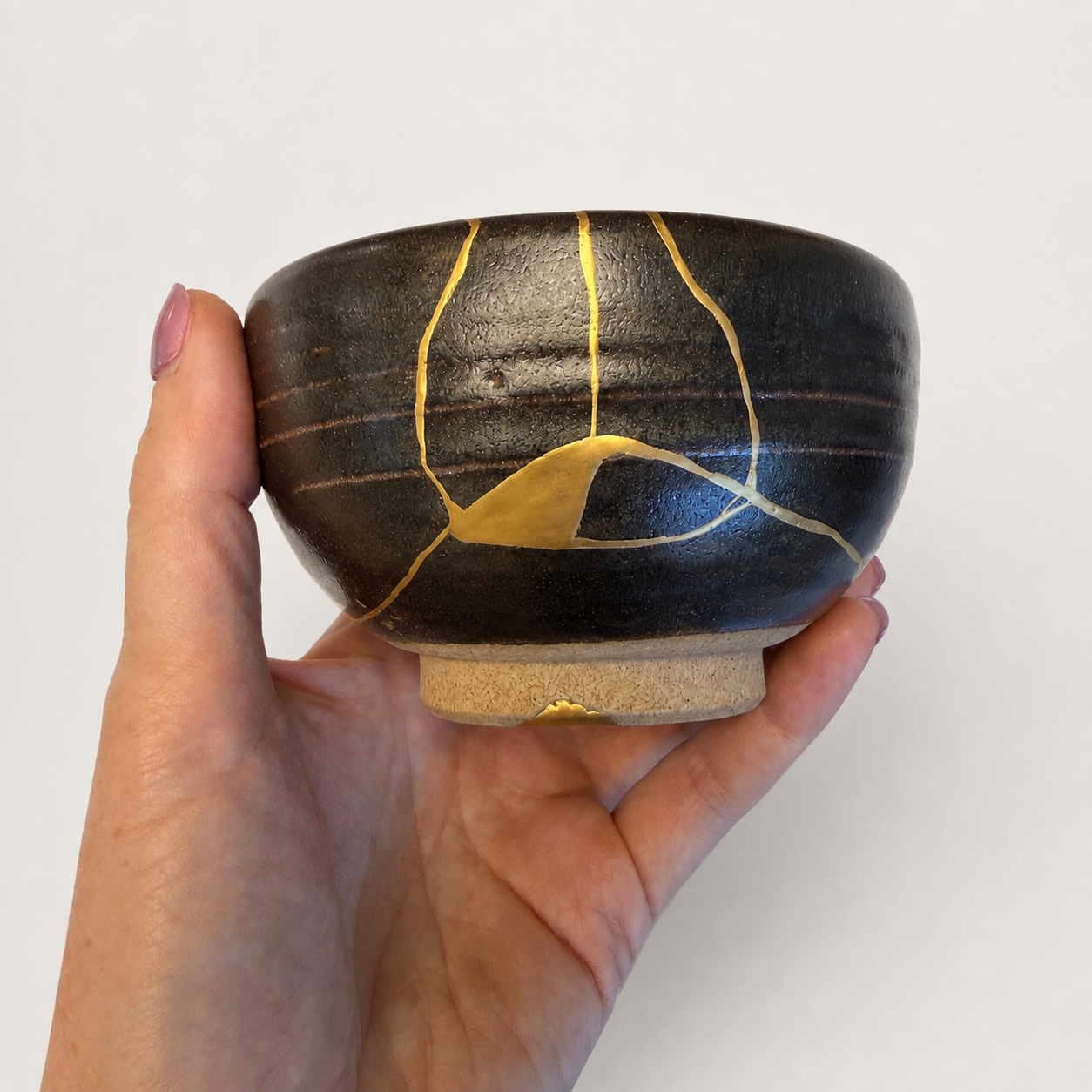 chawan noir 3 | Kintsugi by Myriam GREFF