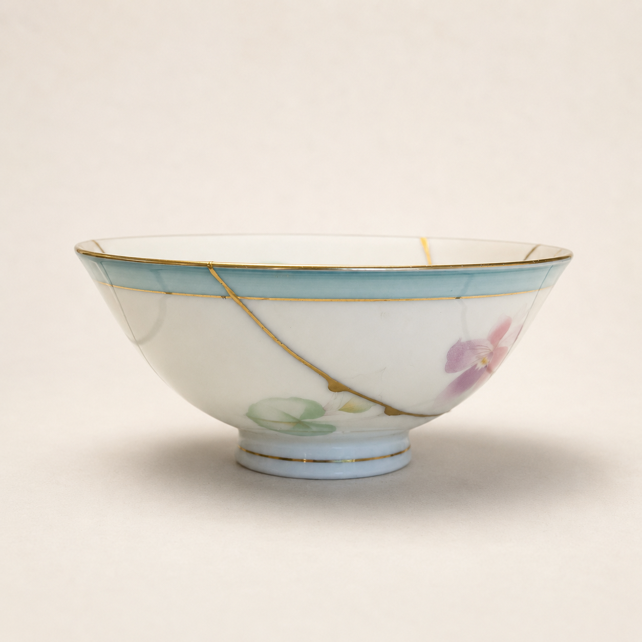 chawan porcelaine fleur 6 | Kintsugi by Myriam GREFF