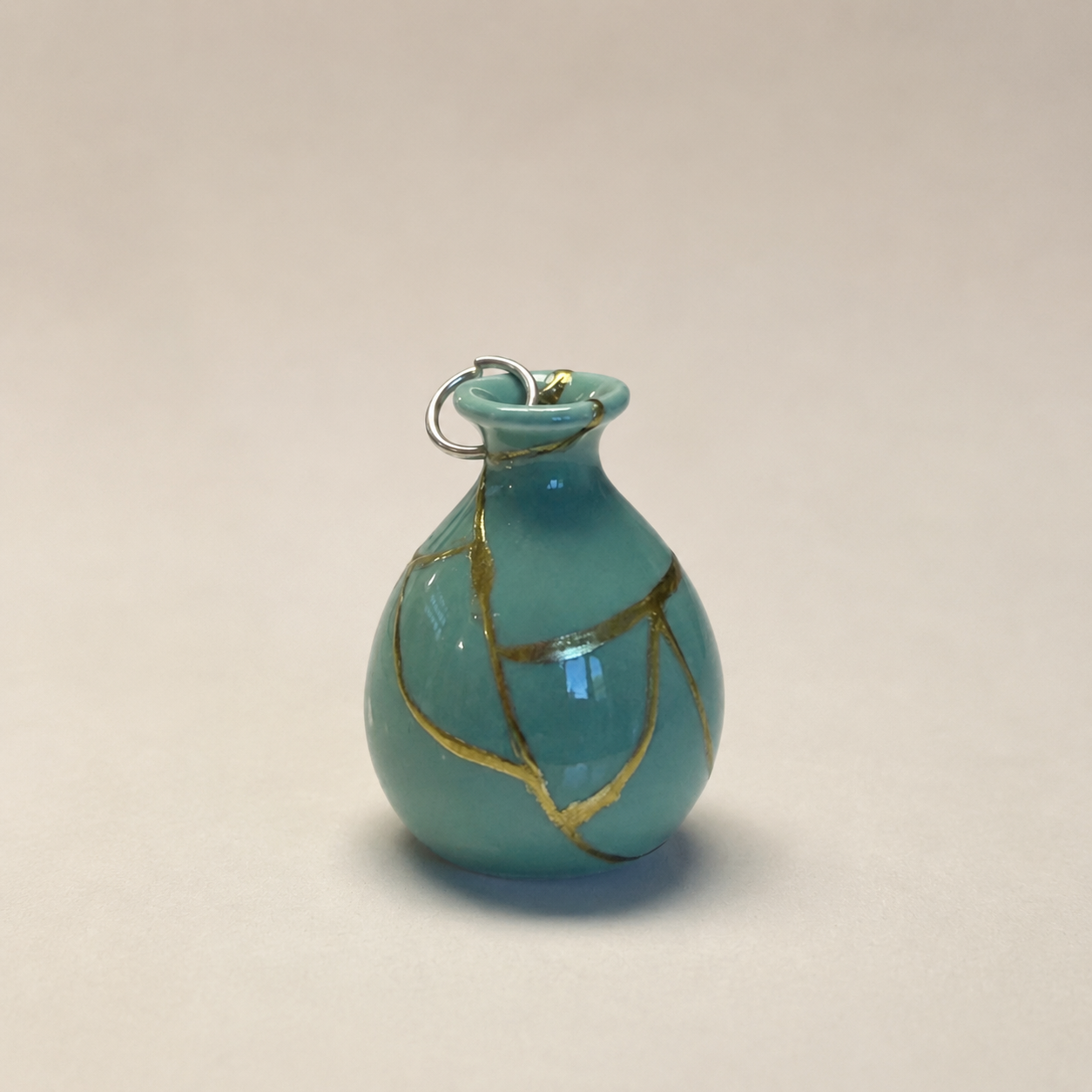 pendentif vase 1 | Kintsugi by Myriam GREFF