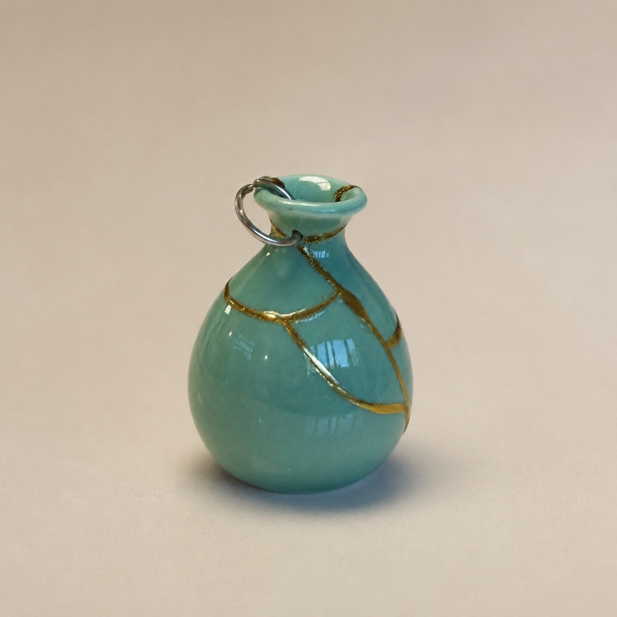 pendentif vase 3 | Kintsugi by Myriam GREFF