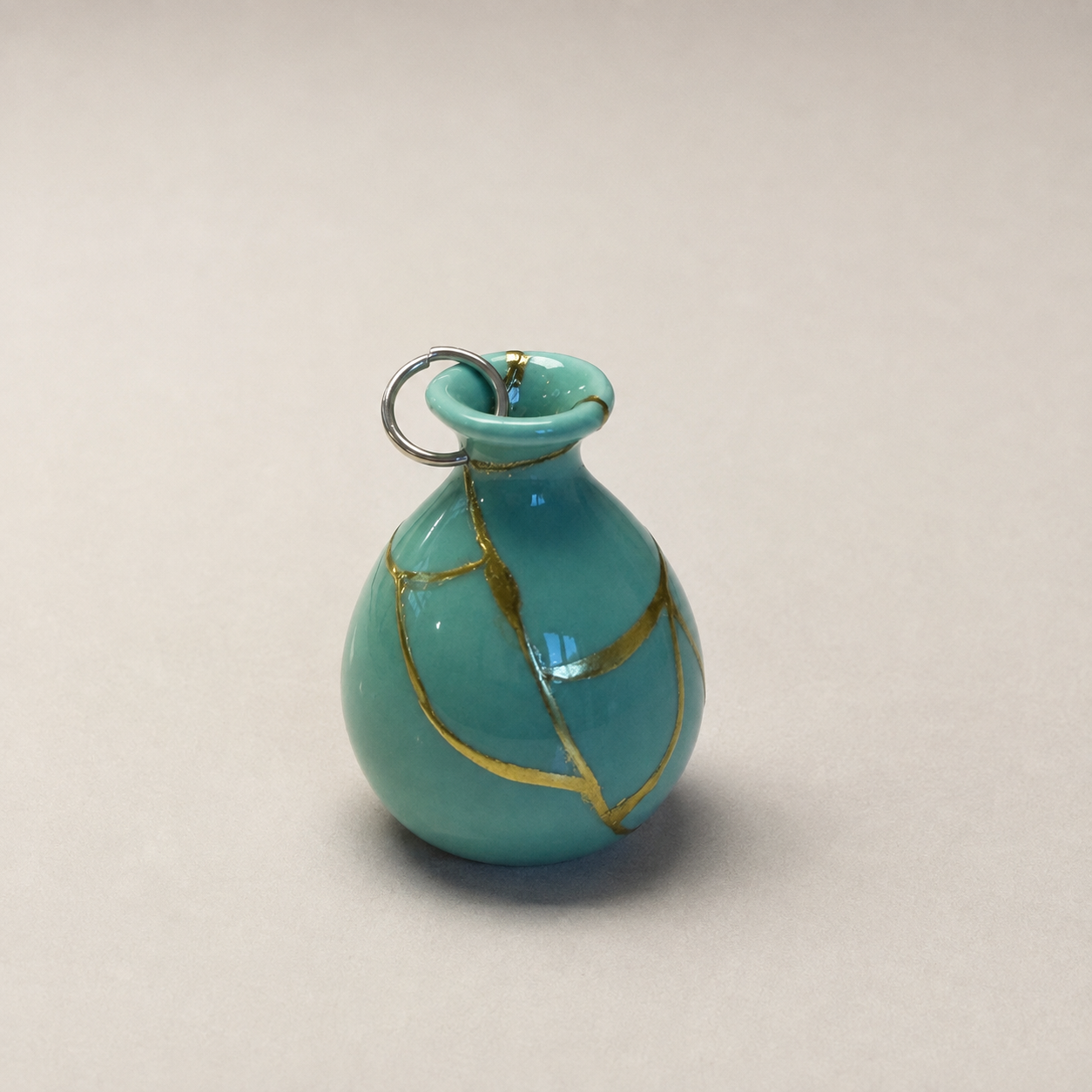 pendentif vase 4 | Kintsugi by Myriam GREFF